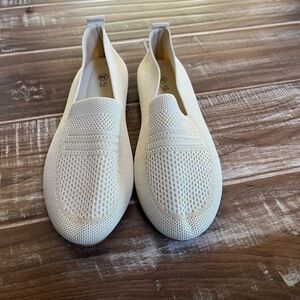 Source Unknown Cream Loafers